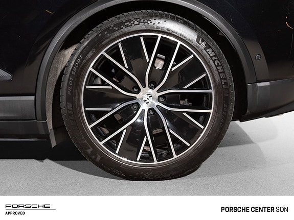 Porsche Macan 15 of 30