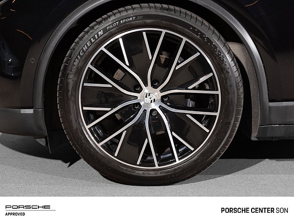 Porsche Macan 14 of 30