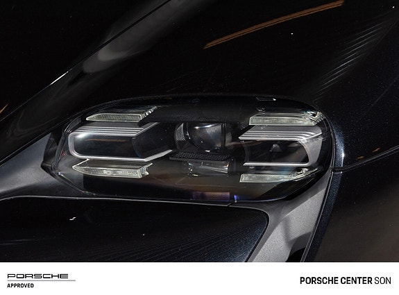 Porsche Taycan 11 of 30