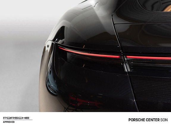 Porsche Taycan 9 of 30