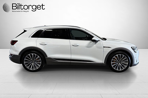 Audi e-tron 4 of 5