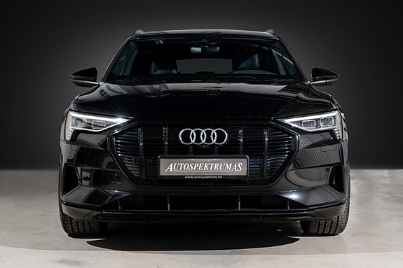 Audi e-tron 3 of 5