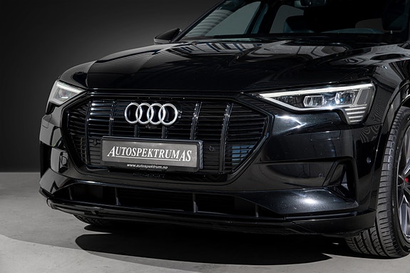 Audi e-tron 2 of 5