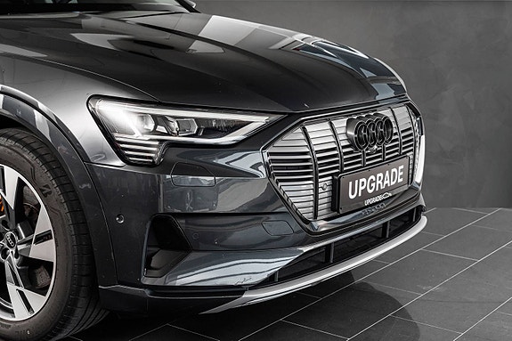 Audi e-tron 2 of 5
