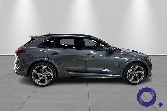 Audi e-tron S 4 of 5