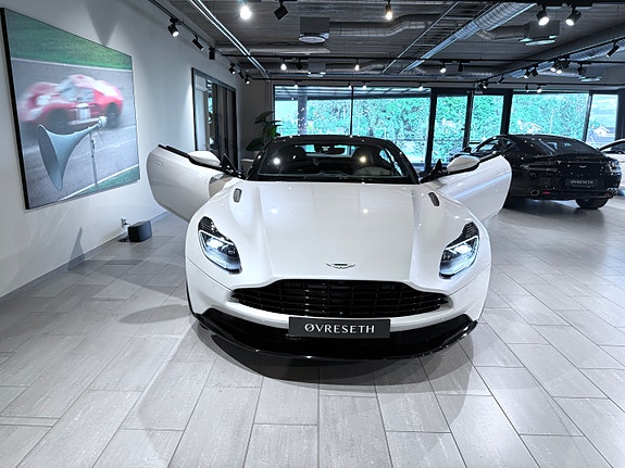 Aston Martin DB11 9 of 30