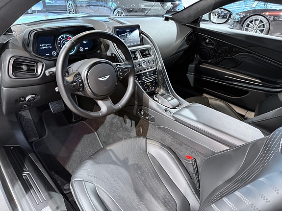 Aston Martin DB11 12 of 30