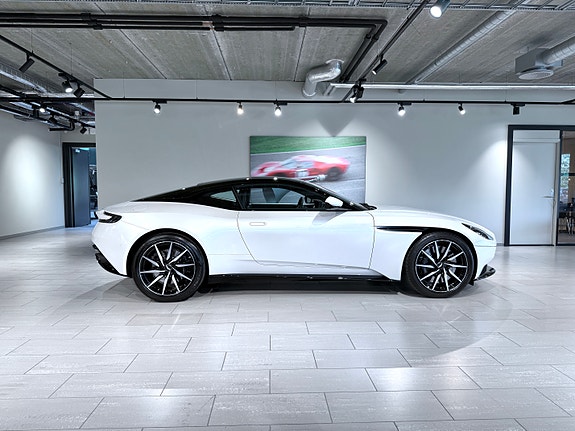 Aston Martin DB11 6 of 30
