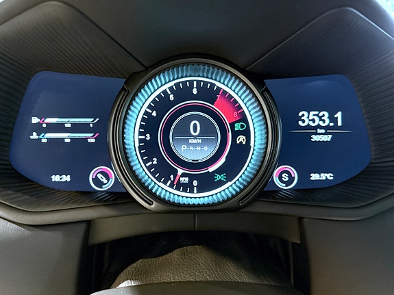 Aston Martin DB11 14 of 30