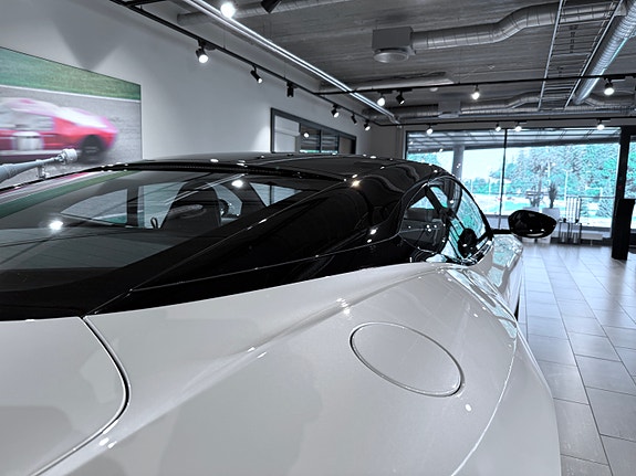 Aston Martin DB11 28 of 30