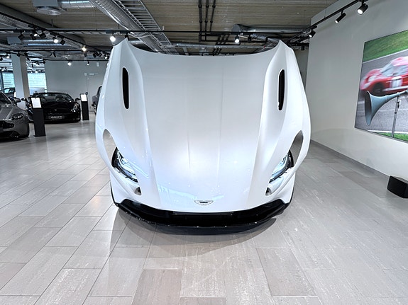 Aston Martin DB11 10 of 30