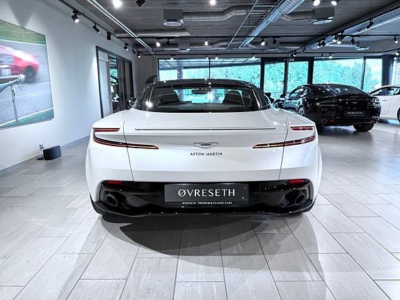 Aston Martin DB11 4 of 30