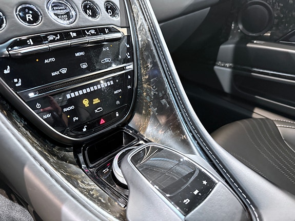 Aston Martin DB11 16 of 30