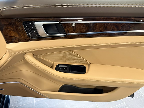 Porsche Panamera 16 of 30