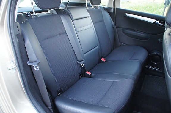 Mercedes-Benz B200 27 of 30