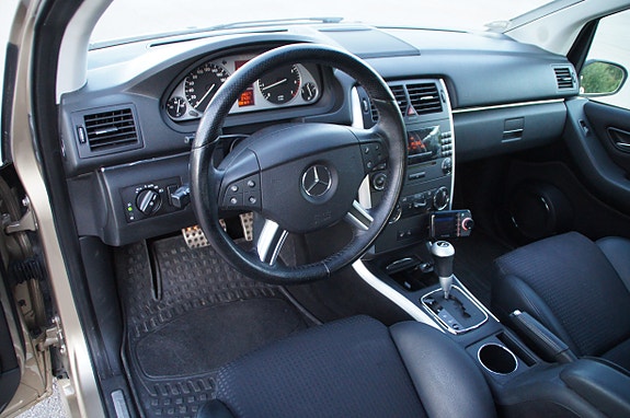 Mercedes-Benz B200 14 of 30