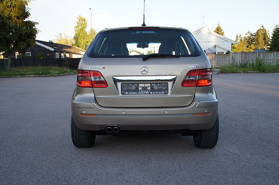 Mercedes-Benz B200 4 of 30
