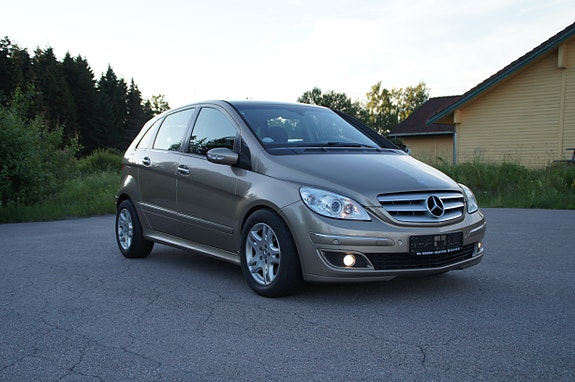 Mercedes-Benz B200 9 of 30