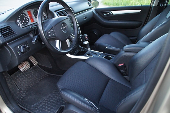 Mercedes-Benz B200 15 of 30