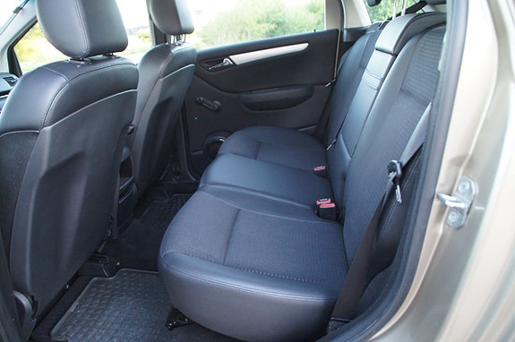 Mercedes-Benz B200 21 of 30