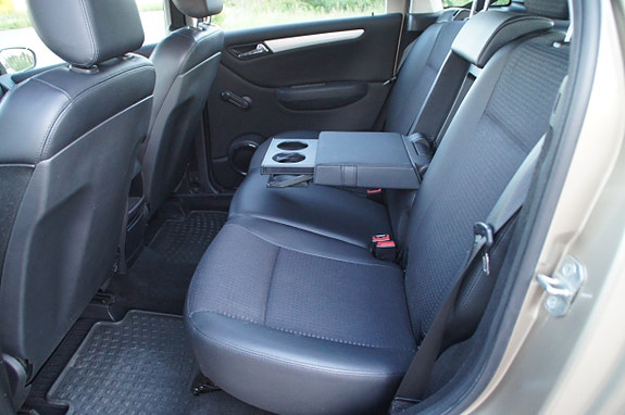 Mercedes-Benz B200 22 of 30