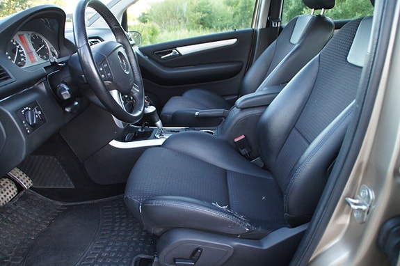 Mercedes-Benz B200 16 of 30