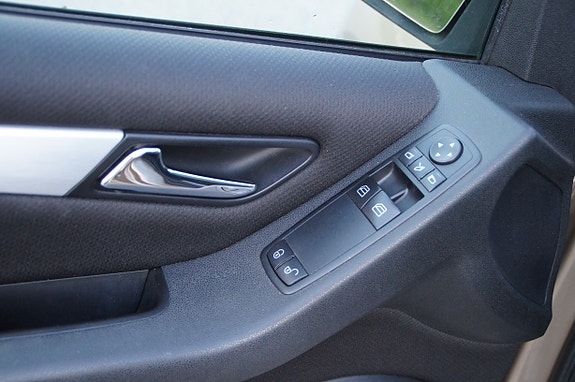 Mercedes-Benz B200 12 of 30