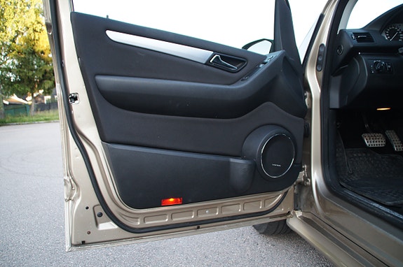 Mercedes-Benz B200 11 of 30