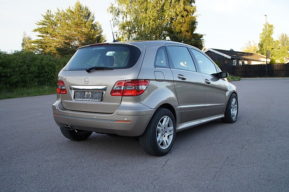 Mercedes-Benz B200 7 of 30