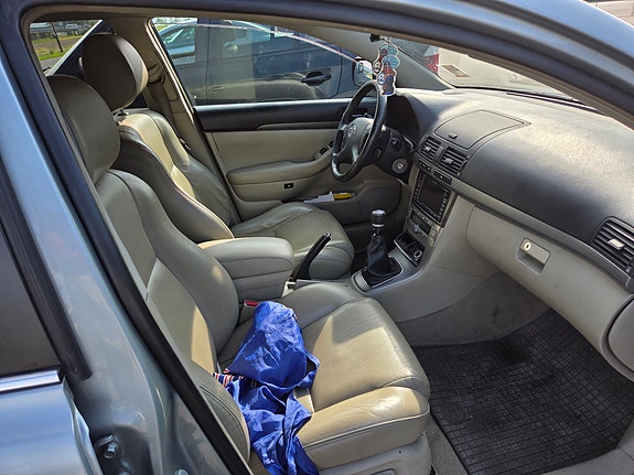 Toyota Avensis 5 of 5
