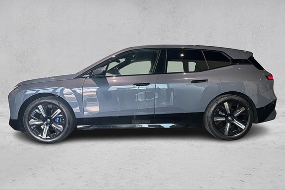 BMW iX 2 of 5