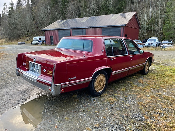 Cadillac Deville 7 of 11