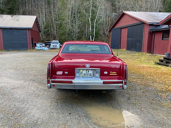 Cadillac Deville 6 of 11