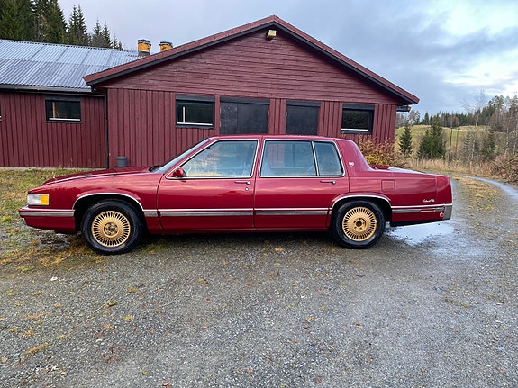 Cadillac Deville 3 of 5