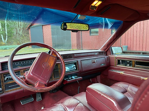Cadillac Deville 10 of 11