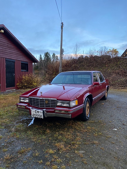 Cadillac Deville 2 of 5