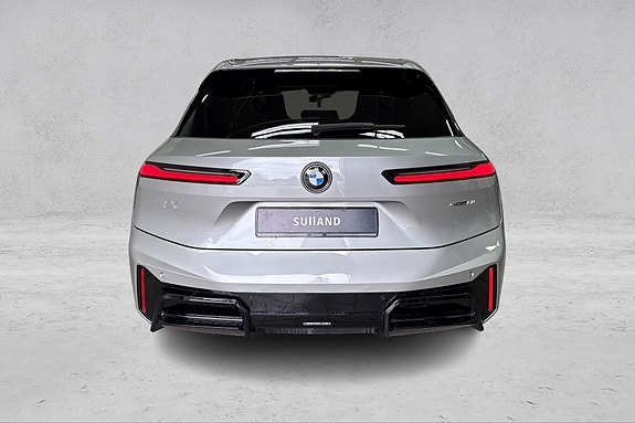BMW iX 4 of 5