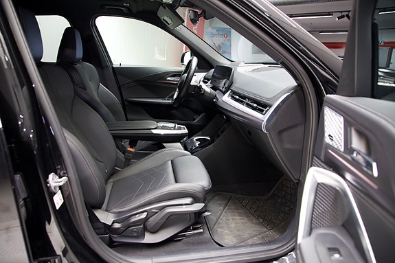 BMW iX1 2 of 5