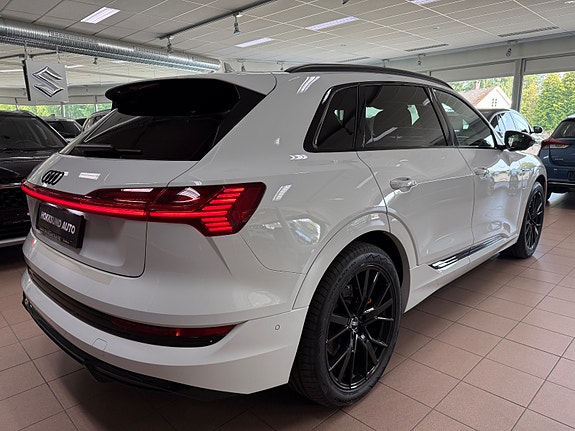Audi e-tron 5 of 5