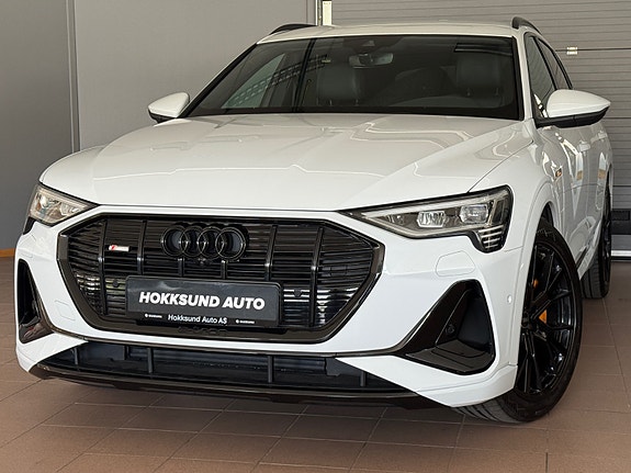 Audi e-tron 2 of 5