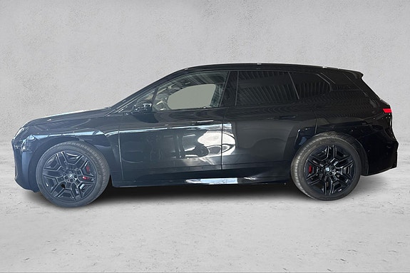 BMW iX 2 of 5