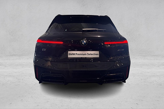 BMW iX 4 of 5