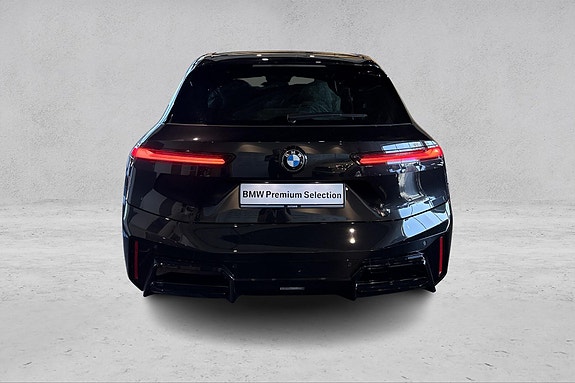 BMW iX 4 of 5