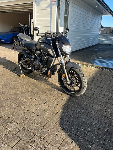 Yamaha MT-07 2 of 5