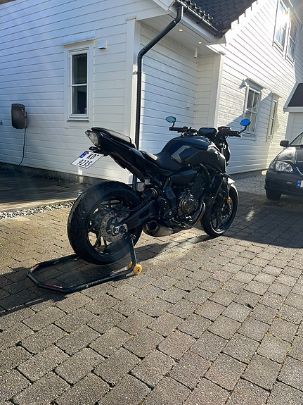 Yamaha MT-07 4 of 5