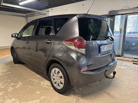 Toyota Verso-S 3 of 5