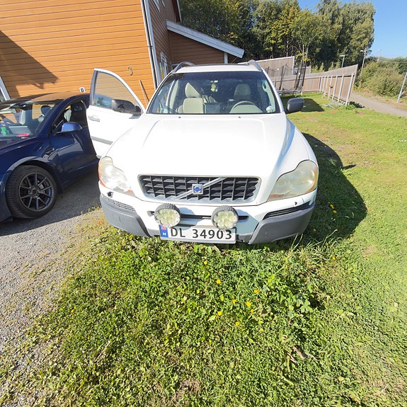 Volvo XC90 10 of 15