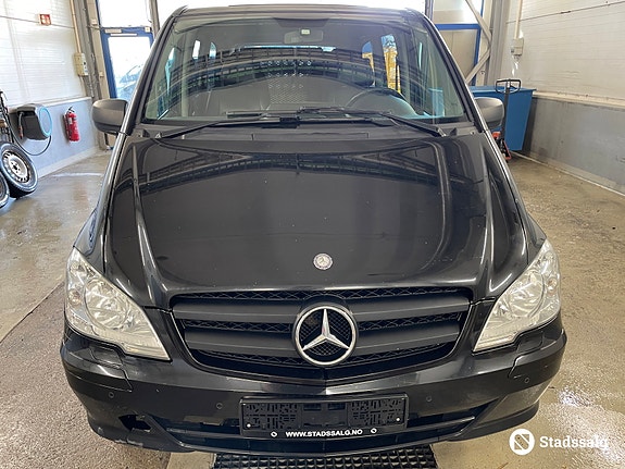 Mercedes-Benz Viano 3 of 5