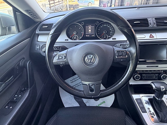 Volkswagen Passat CC 10 of 22