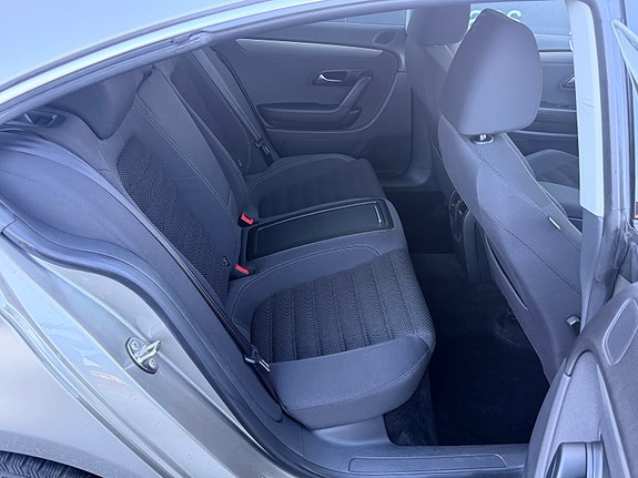 Volkswagen Passat CC 20 of 22